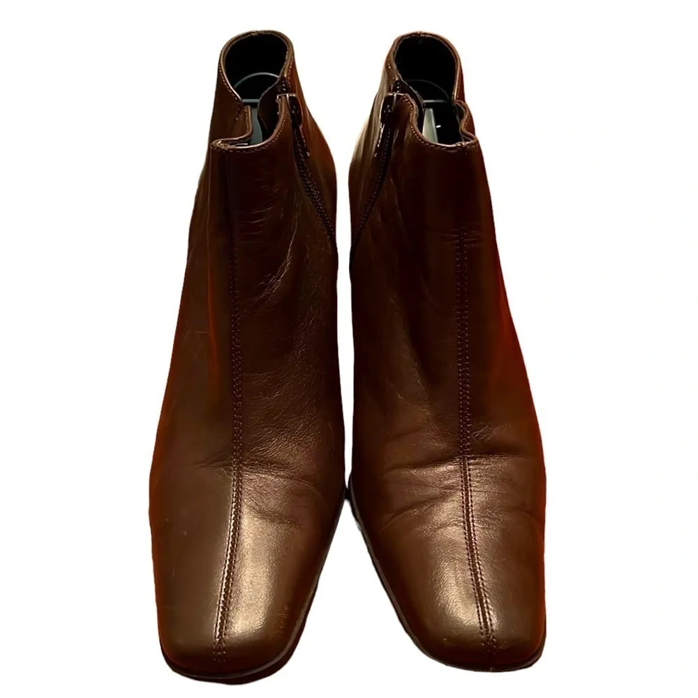 Hillard & Hanson Brown Leather Booties